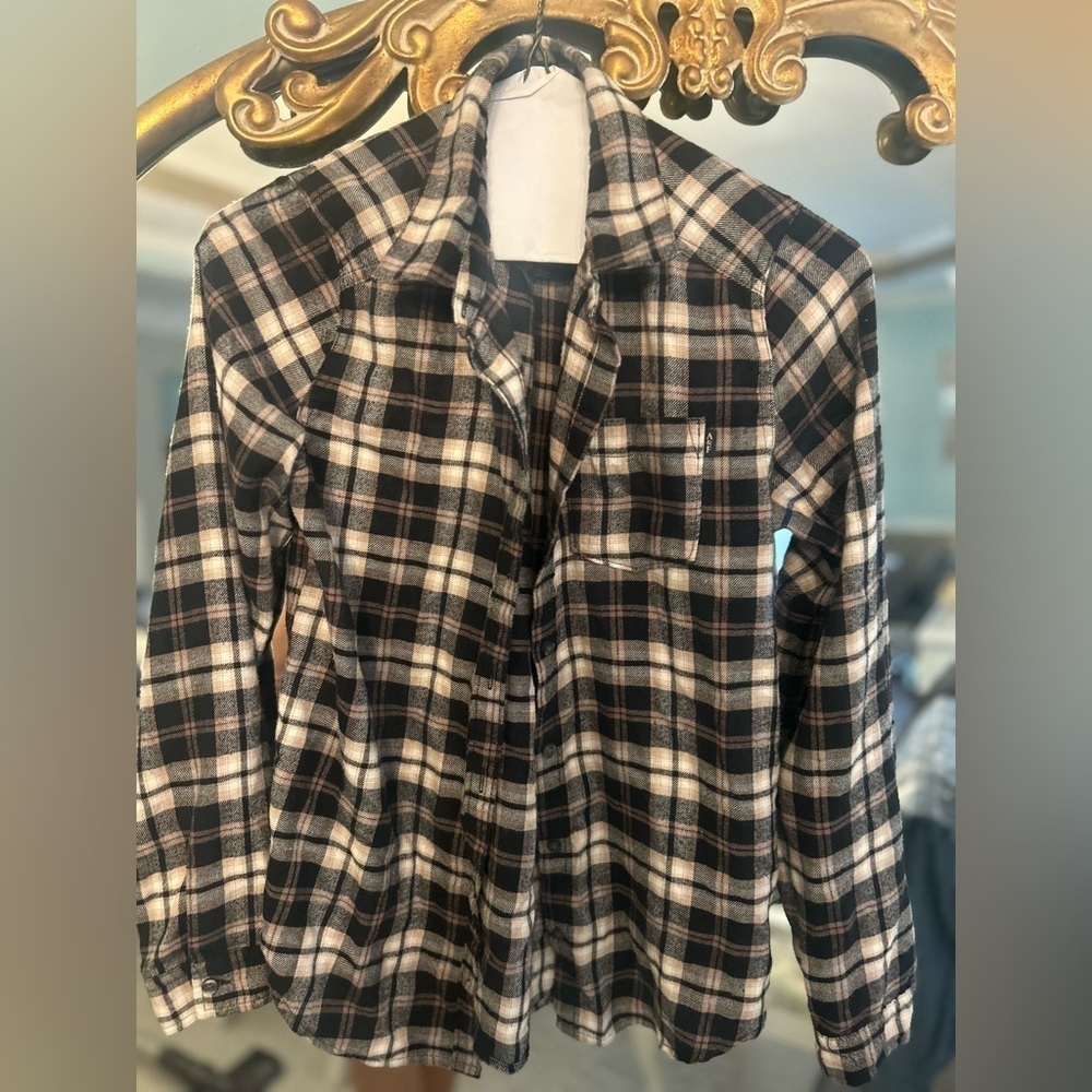 Abercrombie Kids Black, White, and Tan Button Up Flannel with Pocket Size 13/14